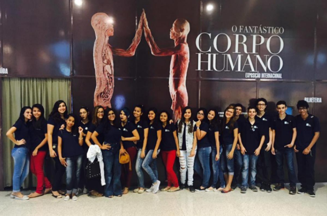 Bolsistas visitam a exposição Fantástico Corpo Humano